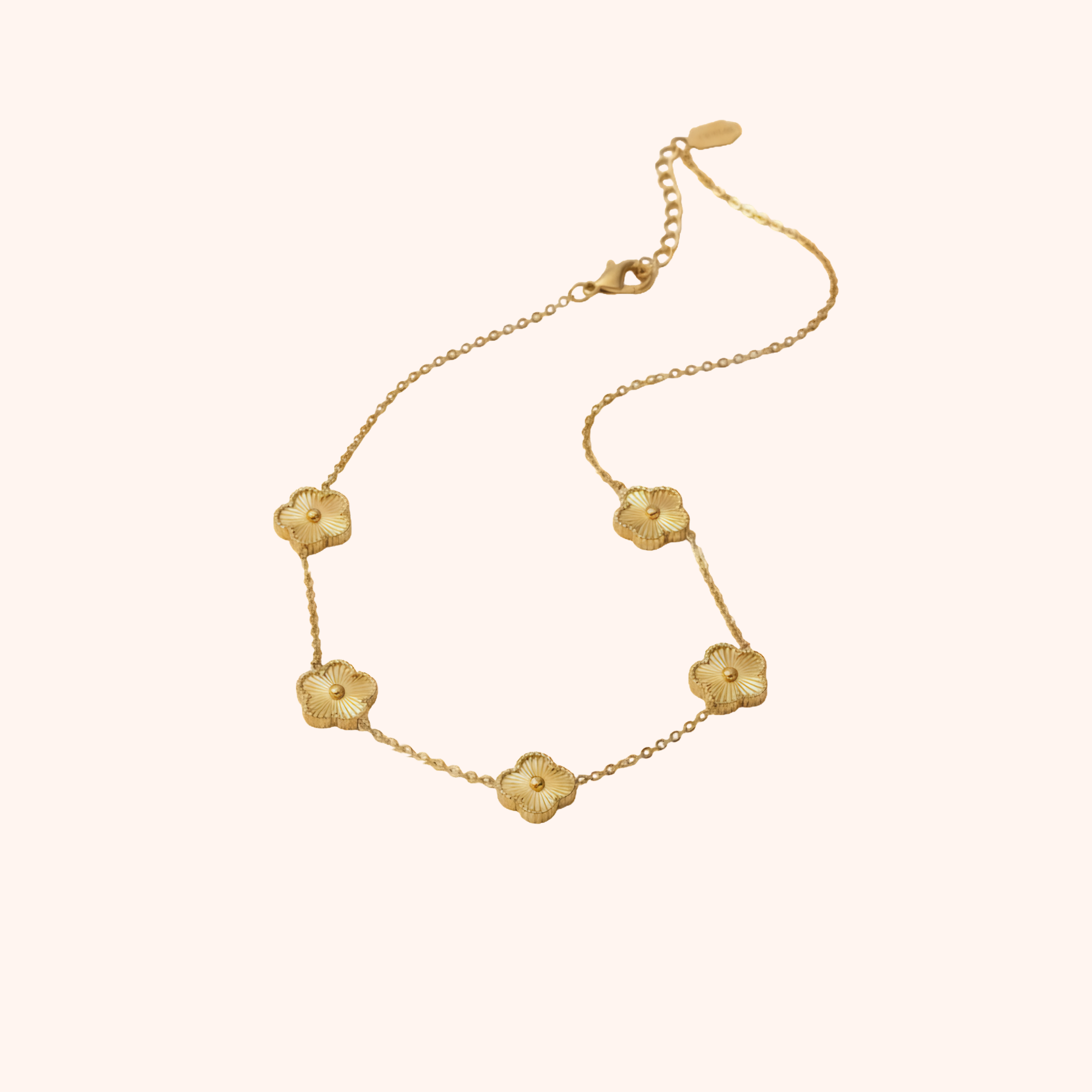 Floral Charm Chain Necklace – Elegant Gold Minimal